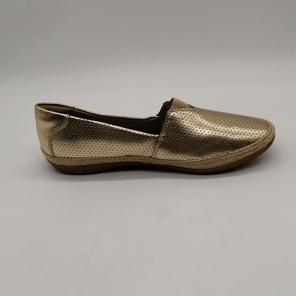 Clarks Womens Slip On Loafer Gold Perforated Flat Heel Almond Toe Elastic 7.5M - Picture 2 of 9